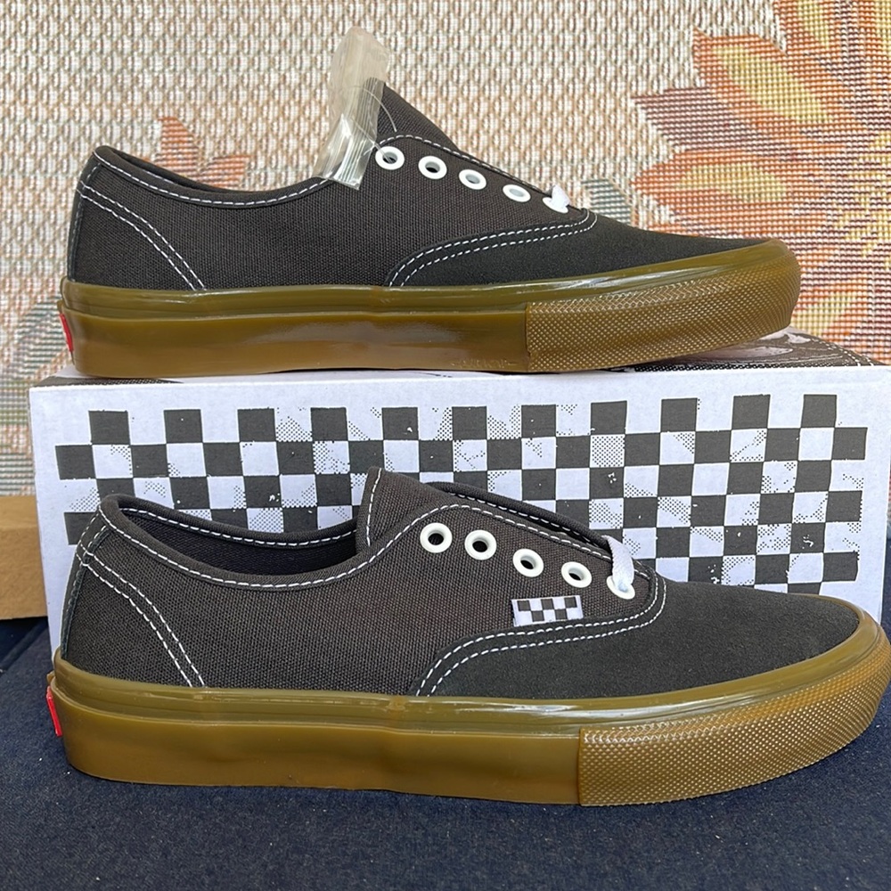Vans Men’s Skate Authentic
Raven/Gum
VNOA5FC8241
Sneakers - athletic shoes